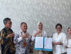 Sonya Fatmala MOU dengan PT. Penerbit Erlangga