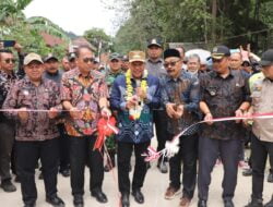 PJ Bupati Arsan Latif, resmikan jalan tangsijaya gununghalu