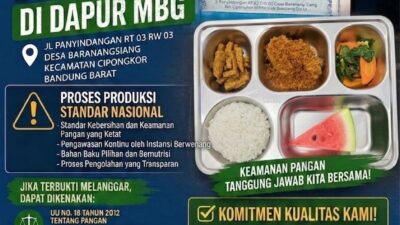 SPPG CIPONGKOR TERUS TINGKATKAN KUALITAS MENU MBG DARI PERIODE KE PERIODE, RESPON CEPAT MASUKAN WARGA Bandung Barat, HK NEWS RABU 17 JUNI 2026 – Satuan Pelayanan Program Gizi (SPPG) di Dapur Makan Bergizi Gratis (MBG) Jl. Panyindangan, Desa Baranangsiang, Kecamatan Cipongkor, Bandung Barat, menegaskan komitmennya untuk terus melakukan evaluasi dan perbaikan mutu pelayanan. Langkah ini diambil sebagai bagian dari dedikasi mendistribusikan makanan yang sehat, aman, dan bergizi tinggi bagi masyarakat. Menanggapi adanya perhatian dari sejumlah warga terkait standar sajian, pihak pengelola menyambutnya sebagai masukan yang konstruktif. SPPG memastikan bahwa dari periode ke periode, standardisasi menu terus mengalami peningkatan yang signifikan, baik dari segi variasi nutrisi maupun pemilihan bahan baku. Komitmen Mutu dan Standardisasi Pangan Sebagai bentuk transparansi dan kepatuhan terhadap regulasi, SPPG selalu mengacu pada standar tertinggi keamanan pangan nasional. Pihak pengelola secara terbuka mendukung adanya pengawasan berkala dari instansi berwenang guna memastikan seluruh proses sedia-saji berjalan optimal. "Kami sangat menghargai perhatian dan kepedulian masyarakat. Masukan dari warga adalah motor utama kami untuk terus berbenah. Dari periode awal hingga saat ini, kami selalu melakukan peningkatan kualitas menu agar tidak hanya memenuhi kecukupan gizi, tetapi juga menjaga cita rasa dan higienitas," ujar perwakilan pengelola dapur MBG Cipongkor. Langkah Perbaikan Berkelanjutan (Continuous Improvement) Dalam menjaga kualitas program MBG, SPPG berkomitmen penuh pada pemenuhan regulasi ketat, antara lain: • Undang-Undang Nomor 18 Tahun 2012 tentang Pangan: Menjamin keamanan, mutu, dan gizi pangan yang didistribusikan kepada penerima manfaat. • Undang-Undang Nomor 8 Tahun 1999 tentang Perlindungan Konsumen: Memastikan hak masyarakat mendapatkan sajian yang aman, layak, dan sehat terpenuhi dengan baik. • Penyaringan Bahan Baku Ketat: Menggandeng pemasok lokal pilihan untuk memastikan kesegaran bahan makanan setiap harinya. • Melalui koordinasi yang semakin erat bersama instansi pengawas keamanan pangan dan pelibatan aktif masyarakat, SPPG optimistis program Makan Bergizi Gratis di wilayah Cipongkor ini dapat berjalan semakin sukses, transparan, dan memberikan dampak kesehatan yang nyata bagi seluruh penerima manfaat. REDAKSI - ALI
